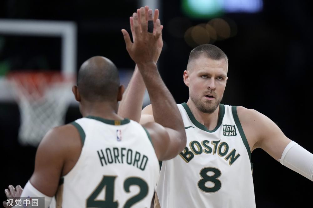 他在赛场上 他在赛场上