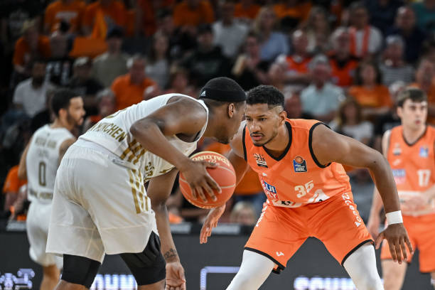 周琦能捍卫 周琦能捍卫